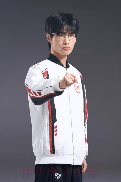 北京JDG定妆照：期待他们带着坚定信念，用实力迎接破晓曙光